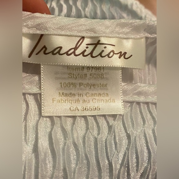 Elegant White Textured Women's Top - Picture 3 of 5